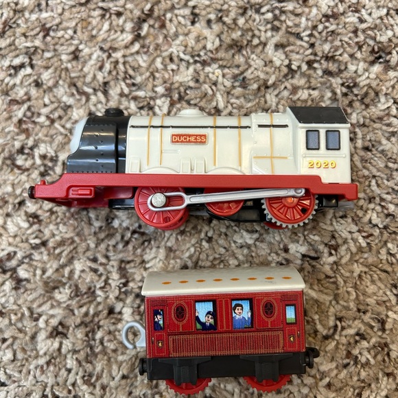 2013 Mattel Thomas Trackmaster Duchess engine passenger car motorized train set - Picture 3 of 8